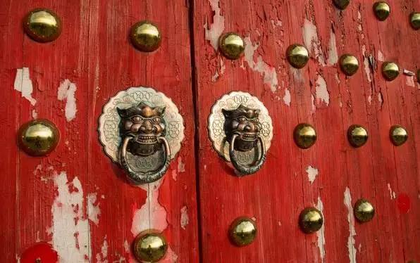 絲綢千里系,文化國品強(qiáng),沉寂千年墨,綻放中國紅!