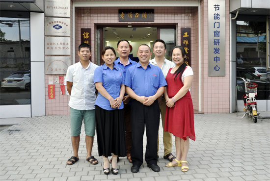 老賴不賴門窗:一日三店,再創佳績