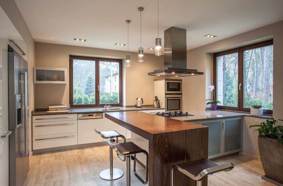 鋁合金門窗廠家發展多元化市場面臨競爭新挑戰